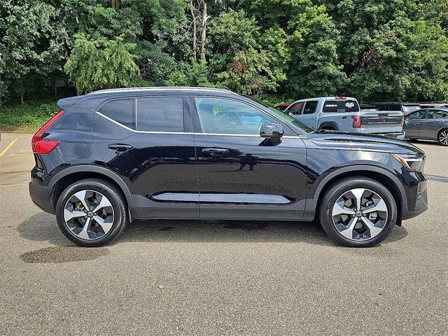 Photo of 2025 Black Volvo XC40