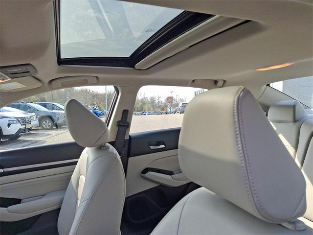 Photo of 2023 Garnet Pearl Metallic Nissan Altima