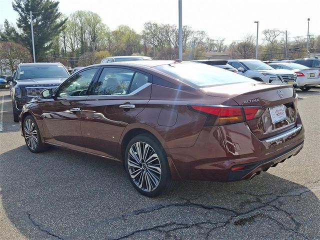 Photo of 2023 Garnet Pearl Metallic Nissan Altima