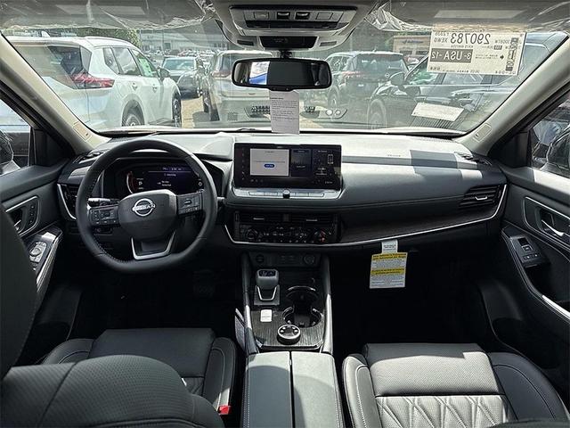 Photo of 2026 Champagne Silver Metallic/Super Black Nissan Rogue