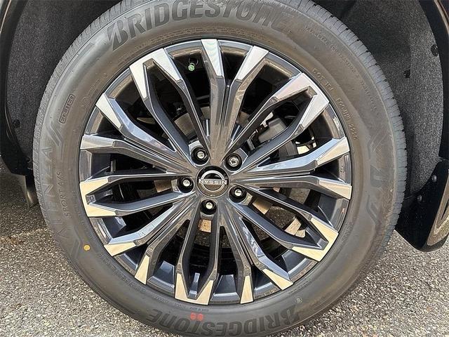 Photo of 2026 Champagne Silver Metallic/Super Black Nissan Rogue
