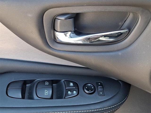 Photo of 2021 Pearl White Tricoat Nissan Murano