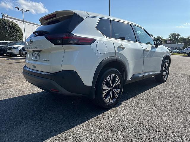 Photo of 2021 Pearl White Tricoat Nissan Rogue