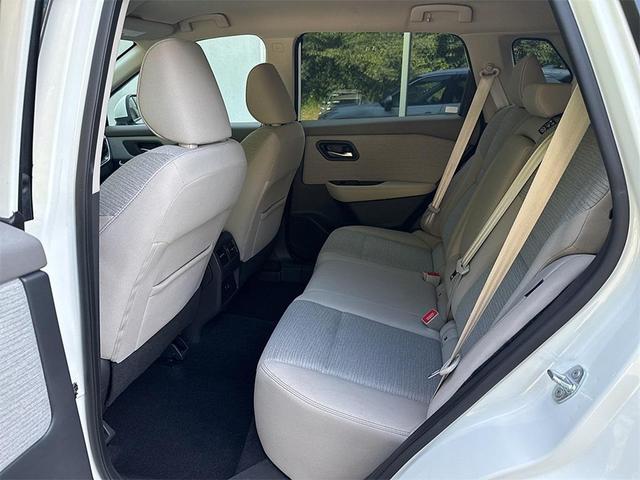 Photo of 2021 Pearl White Tricoat Nissan Rogue