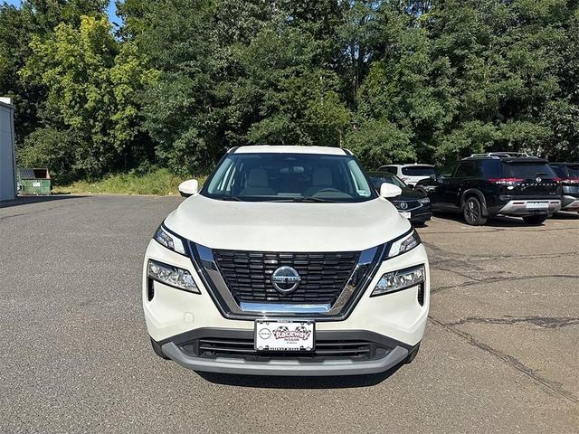 Photo of 2021 Pearl White Tricoat Nissan Rogue