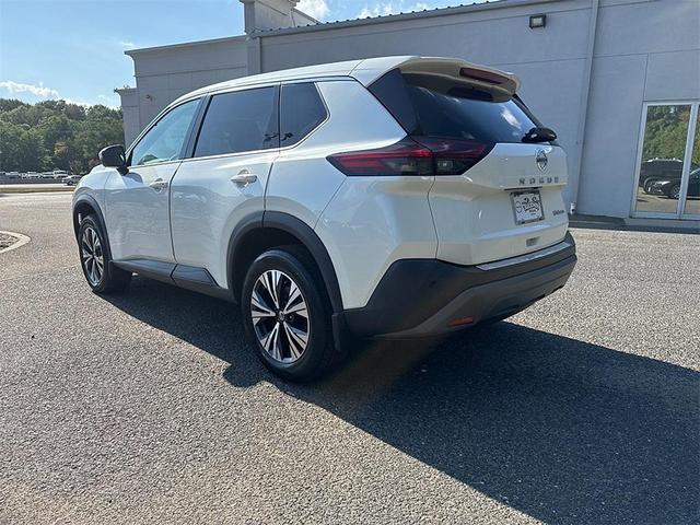Photo of 2021 Pearl White Tricoat Nissan Rogue