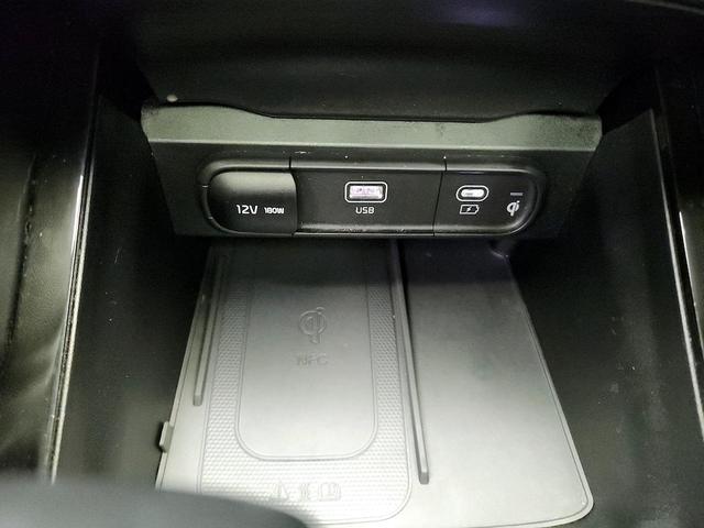 Photo of 2023 White Kia Telluride