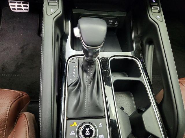 Photo of 2023 White Kia Telluride