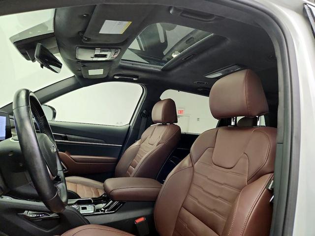 Photo of 2023 White Kia Telluride