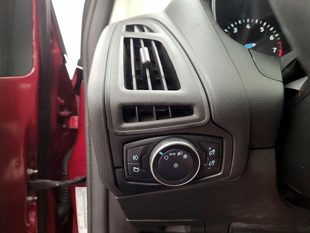 Photo of 2016 Red Ford Focus