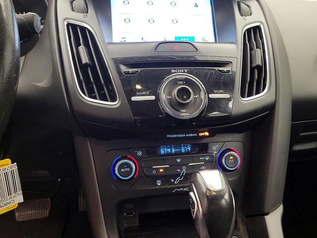 Photo of 2016 Red Ford Focus