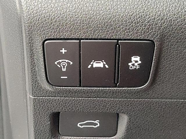Photo of 2023 White Kia K5