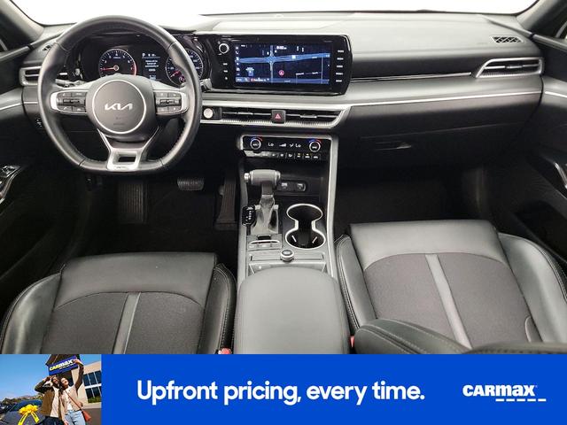 Photo of 2023 White Kia K5