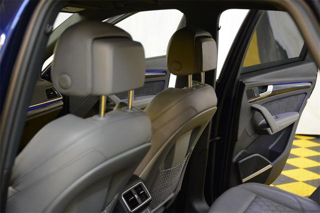 Photo of 2018 Blue Metallic Audi SQ5