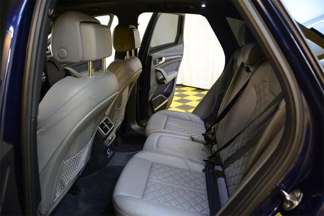 Photo of 2018 Blue Metallic Audi SQ5