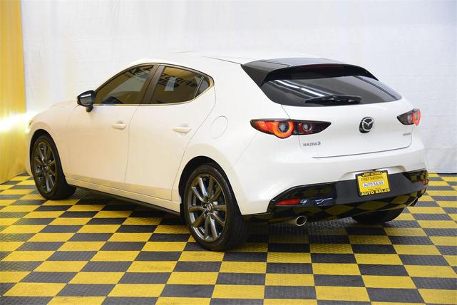 Photo of 2023 Snowflake White Pearl Mica Mazda Mazda3