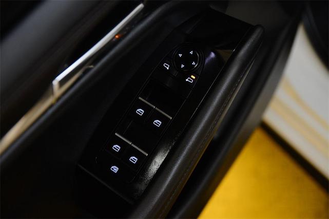 Photo of 2023 Snowflake White Pearl Mica Mazda Mazda3