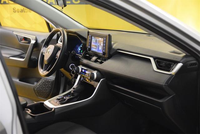 Photo of 2022 Silver Sky Metallic Toyota RAV4 Hybrid