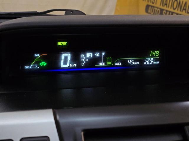 Photo of 2014 Sea Glass Pearl Toyota Prius v