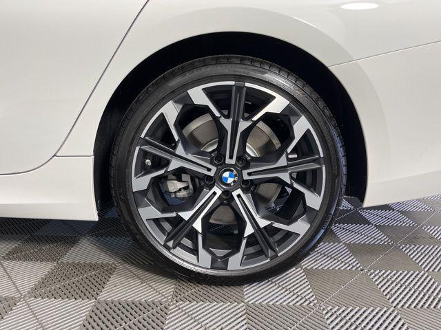 Photo of 2025 Alpine White BMW 330