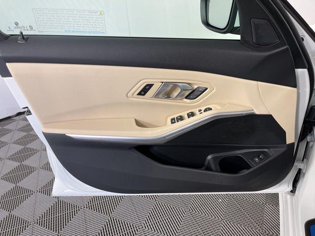 Photo of 2025 Alpine White BMW 330