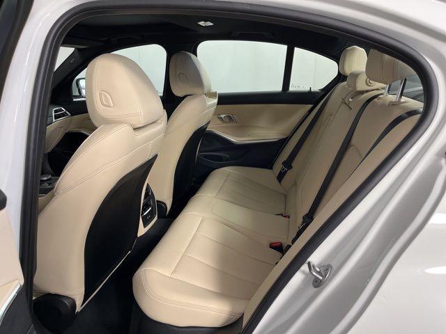 Photo of 2025 Alpine White BMW 330