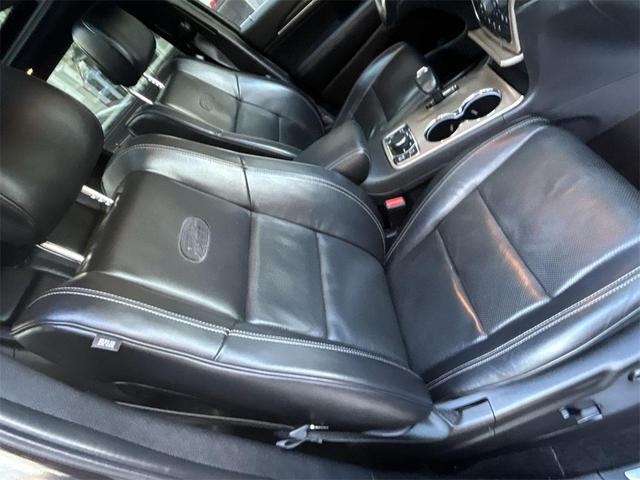 Photo of 2015 Brilliant Black Crystal Pearlcoat Jeep Grand Cherokee
