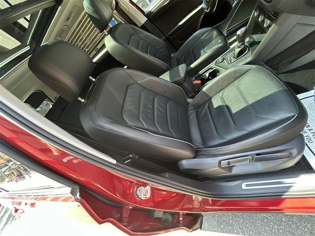 Photo of 2018 Cardinal Red Metallic Volkswagen Tiguan