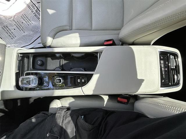 Photo of 2023 Denim Blue Metallic Volvo XC90 Recharge Plug-In Hybrid