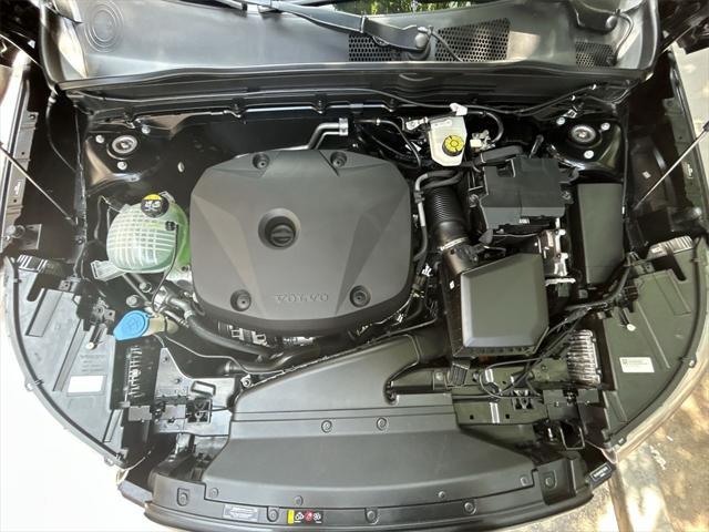 Photo of 2022 Onyx Black Metallic Volvo XC40