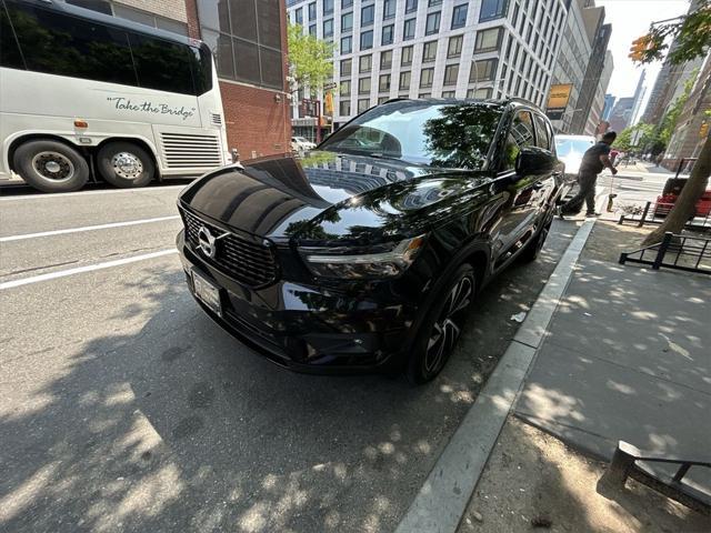 Photo of 2022 Onyx Black Metallic Volvo XC40