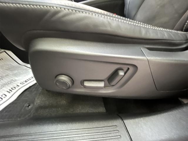 Photo of 2022 Onyx Black Metallic Volvo XC40