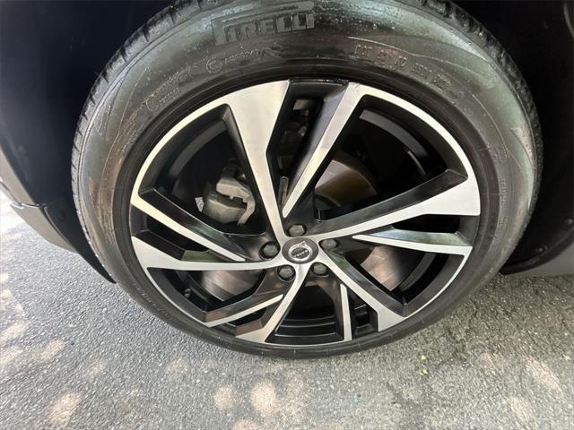 Photo of 2022 Onyx Black Metallic Volvo XC40