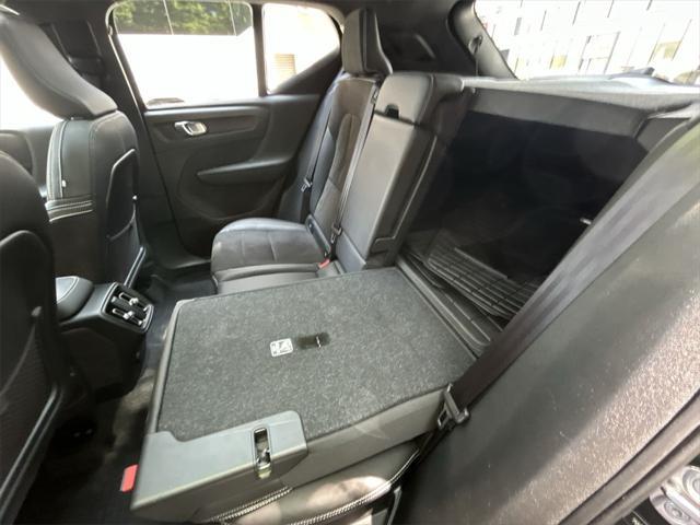 Photo of 2022 Onyx Black Metallic Volvo XC40