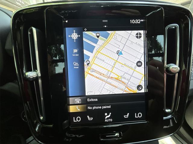 Photo of 2022 Denim Blue Metallic Volvo XC40
