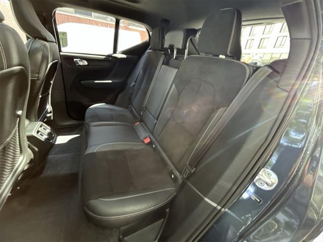 Photo of 2022 Denim Blue Metallic Volvo XC40