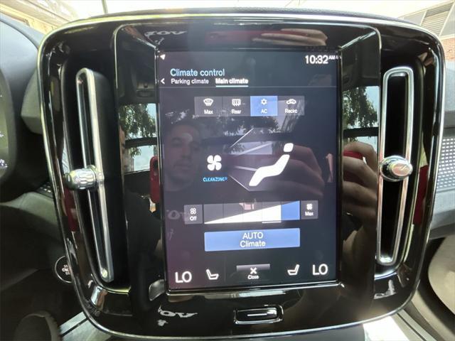 Photo of 2022 Denim Blue Metallic Volvo XC40