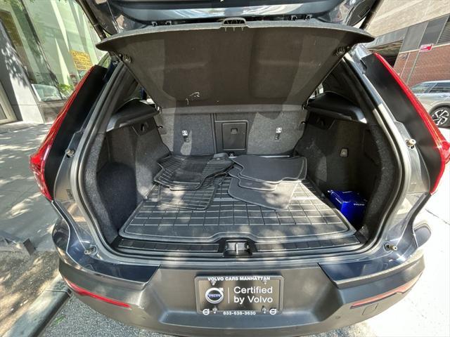 Photo of 2022 Denim Blue Metallic Volvo XC40
