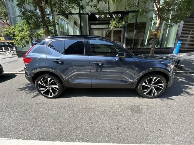 Photo of 2022 Denim Blue Metallic Volvo XC40