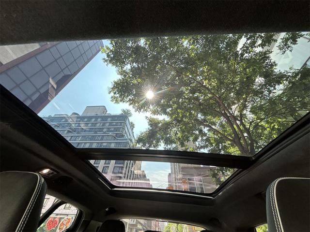 Photo of 2022 Denim Blue Metallic Volvo XC40
