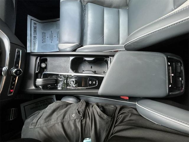 Photo of 2022 Onyx Black Metallic Volvo XC60