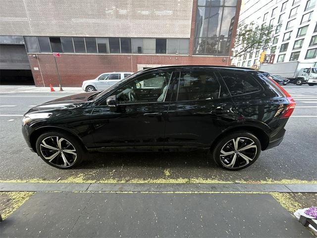 Photo of 2022 Onyx Black Metallic Volvo XC60