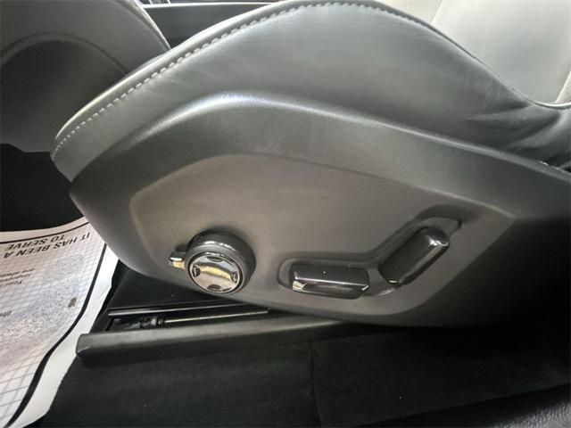 Photo of 2022 Onyx Black Metallic Volvo XC60