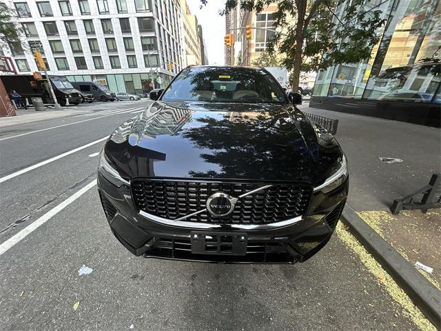 Photo of 2022 Onyx Black Metallic Volvo XC60