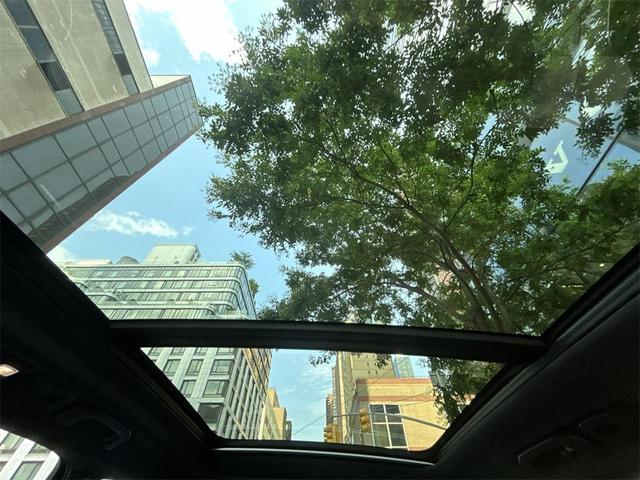 Photo of 2022 Onyx Black Metallic Volvo XC60