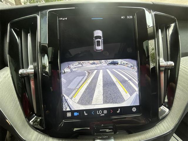 Photo of 2025 Silver Dawn Metallic Volvo XC60