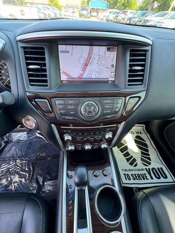 Photo of 2015 Magnetic Black Nissan Pathfinder