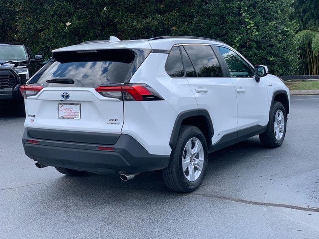 Photo of 2021 Super White Toyota RAV4 Hybrid