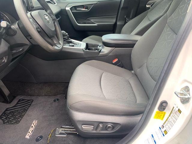 Photo of 2021 Super White Toyota RAV4 Hybrid