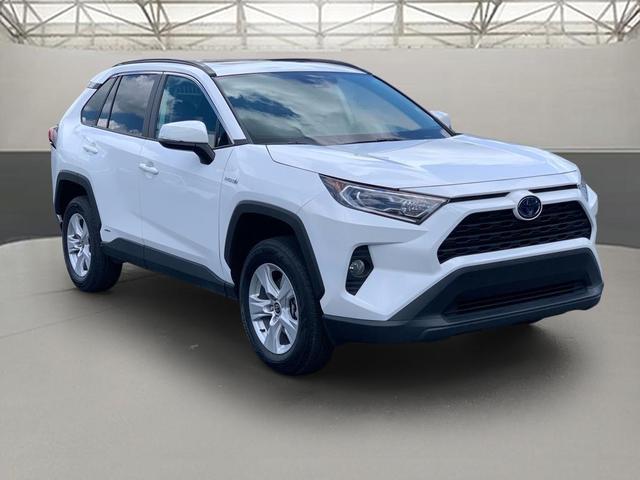 Photo of 2021 Super White Toyota RAV4 Hybrid